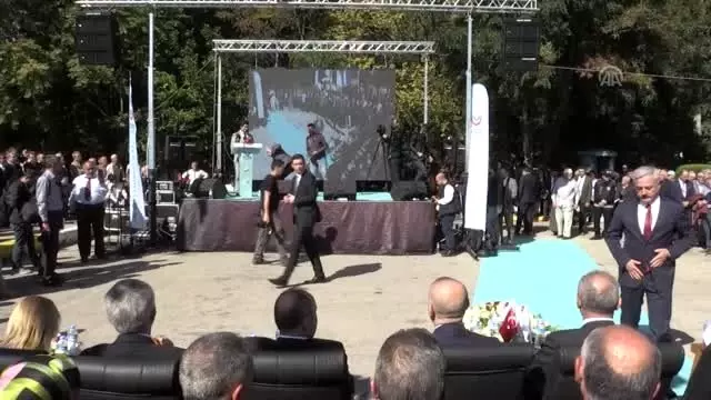 Bakan Turhan: 'Şehirlerimizi demir yoluyla birbirine bağladığımız gibi kıtaları da bağladık Bakan Turhan: 'Şehirlerimizi demir yoluyla birbirine bağladığımız gibi kıtaları da bağladık