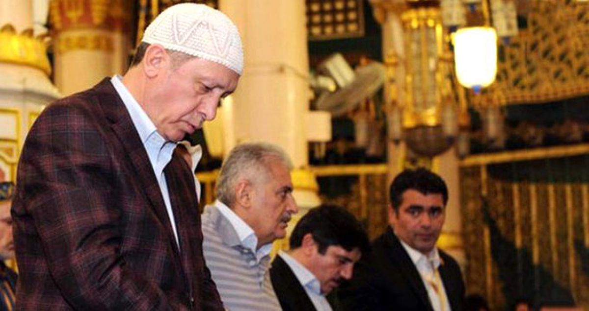 Cumhurbaşkanı Erdoğan, camide Fetih Suresi'nden bir ayetle cemaate seslendi