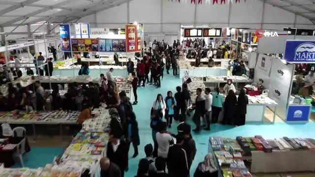 Elazığ'da 'Kitap Fuarı' yoğun katılımla açıldı Elazığ'da 'Kitap Fuarı' yoğun katılımla açıldı