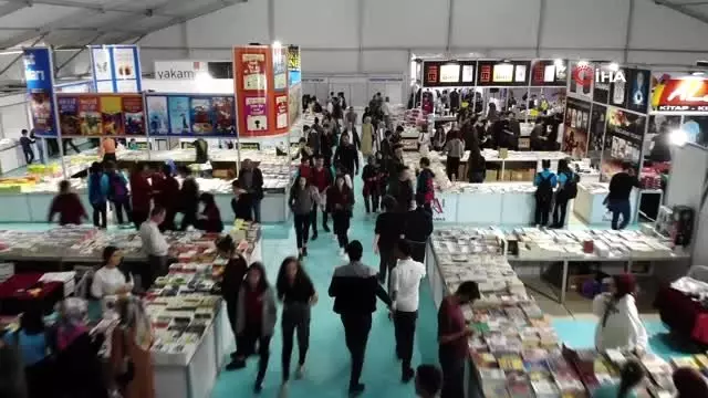 Elazığ'da 'Kitap Fuarı' yoğun katılımla açıldı Elazığ'da 'Kitap Fuarı' yoğun katılımla açıldı