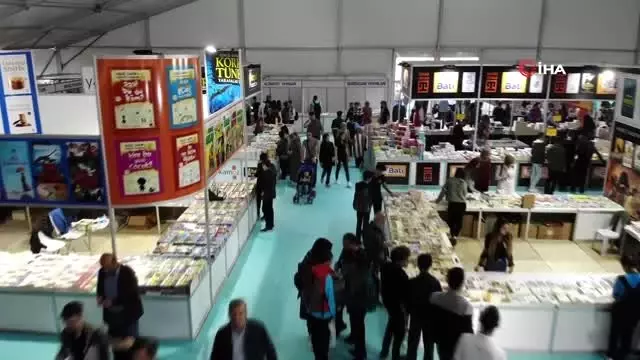 Elazığ'da 'Kitap Fuarı' yoğun katılımla açıldı Elazığ'da 'Kitap Fuarı' yoğun katılımla açıldı