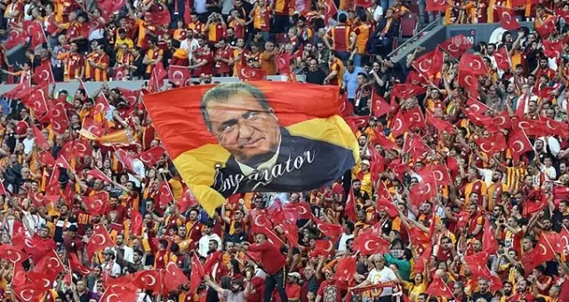 Fatih Terim atkısını stada almayan güvenlik görevlisinin işine son verdiler! Fatih Terim atkısını stada almayan güvenlik görevlisinin işine son verdiler!