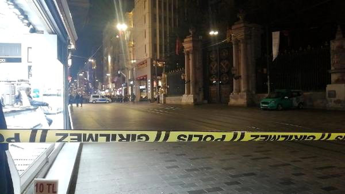 İstiklal Caddesi'ndeki şüpheli çanta, panik yarattı: Çantadan elbise çıktı