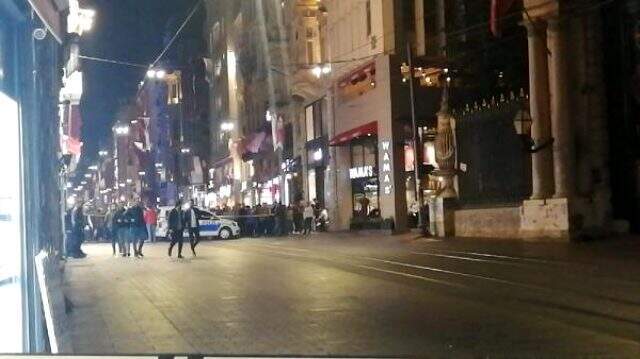 İstiklal Caddesi'nde şüpheli çanta alarmı, cadde kapatıldı