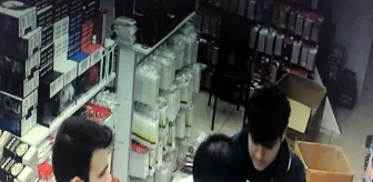 İzmir'de iş yerinden hırsızlık anı güvenlik kamerasında