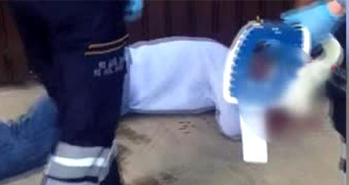 Parkta alkol içip birbirine girdiler! Arkadaşının burnunu yırttı