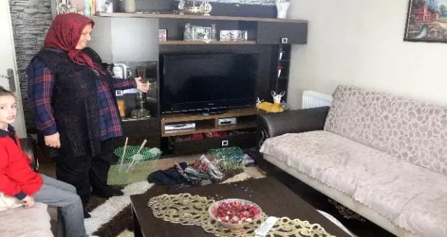 Tatile çıkan çifte hırsız şoku: Tuvalet sifonunda sakladıkları altınları çaldılar Tatile çıkan çifte hırsız şoku: Tuvalet sifonunda sakladıkları altınları çaldılar