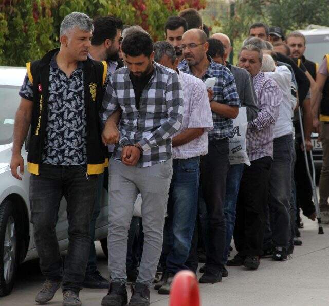 TV programlarında aranan dolandırıcı, fuhuş operasyonunda yakalandı