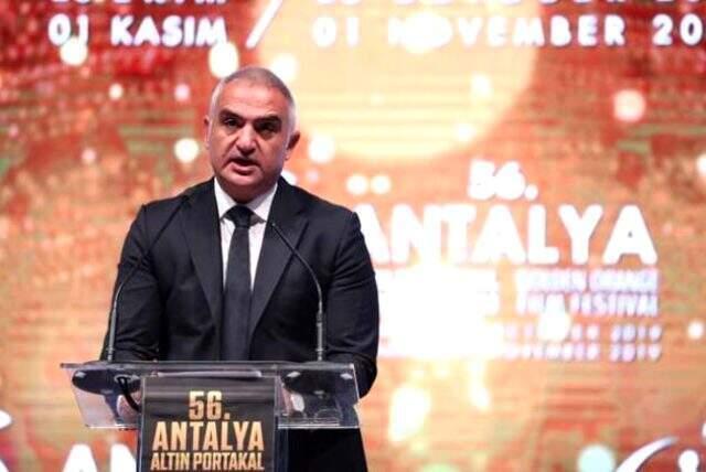 56'ıncı Altın Portakal'da kırmızı halıda şıklık yarışı