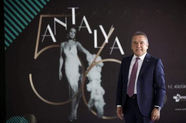 56'ıncı Altın Portakal'da kırmızı halıda şıklık yarışı