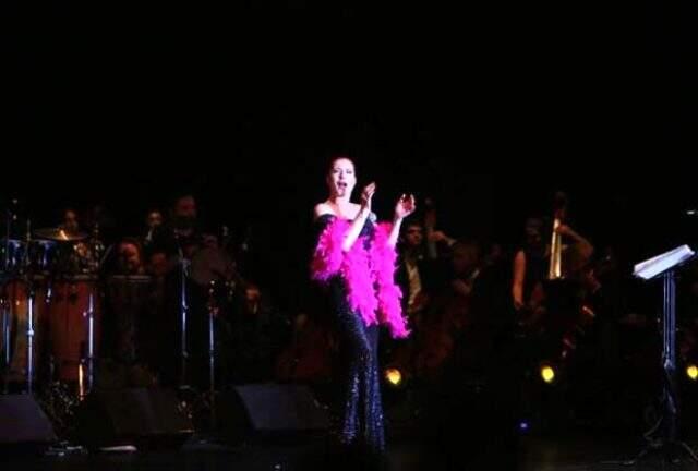 56'ıncı Altın Portakal'da kırmızı halıda şıklık yarışı