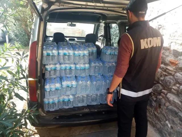 Sahte içkilere, su görüntüsü vermek için pet şişelerin içine doldurdular