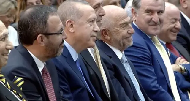Erdoğan'a yapılan Aidat hatırlatması salondaki herkesi güldürdü