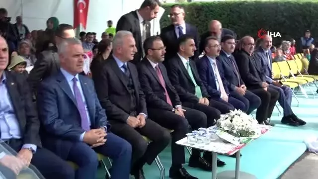 Gençlik ve Spor Bakanı Kasapoğlu, Ümraniye'de yüzme havuzunun açılışını yaptı Gençlik ve Spor Bakanı Kasapoğlu, Ümraniye'de yüzme havuzunun açılışını yaptı