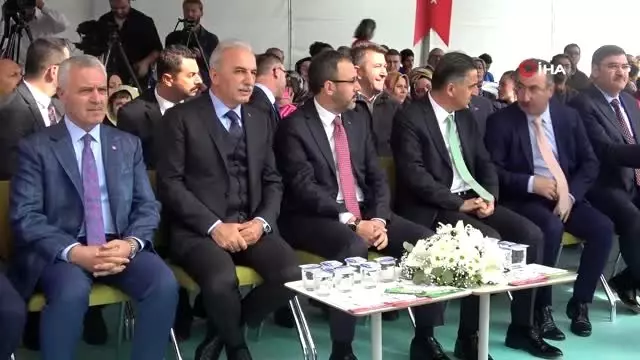 Gençlik ve Spor Bakanı Kasapoğlu, Ümraniye'de yüzme havuzunun açılışını yaptı Gençlik ve Spor Bakanı Kasapoğlu, Ümraniye'de yüzme havuzunun açılışını yaptı