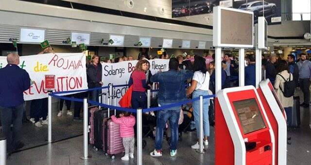 İtalya'da terör örgütü yandaşları THY gişesini işgal edip, Türklere saldırdı!