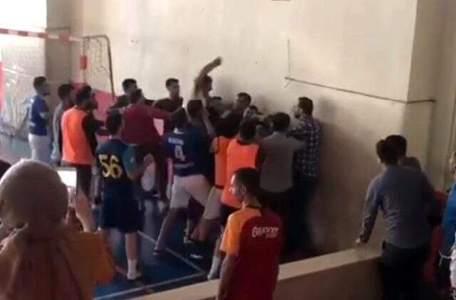Siirt'te öğretmenlerin kavgasını öğrenciler ayırdı