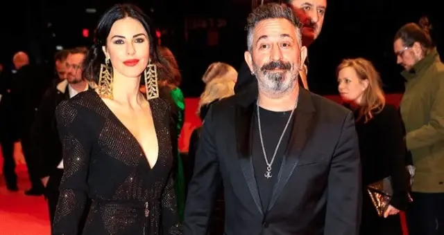Transparan kıyafetiyle büyüleyen Defne Samyeli'den Cem Yılmaz'a