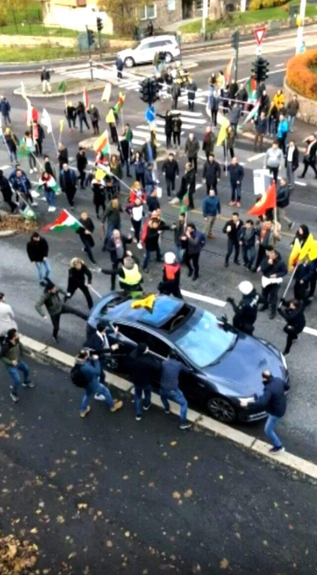 Norveç'te bebekli arabaya saldıran PKK yandaşları gözaltına alındı