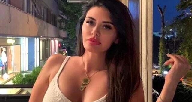 Selda Bağcan'ın İstanbul metrosunda çekilen fotoğrafı sosyal medyada gündem oldu