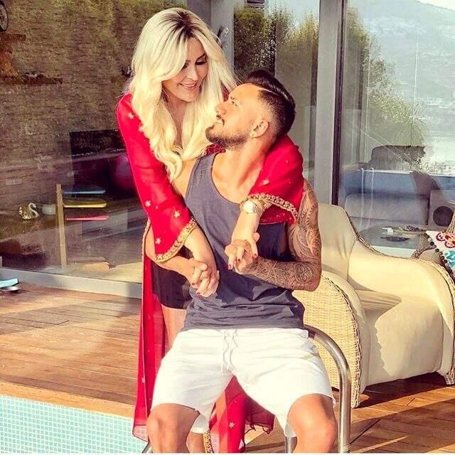 Selin Ciğerci ve Gökhan Çıra çiftinden 'Bekarlığa veda' fotoğrafı