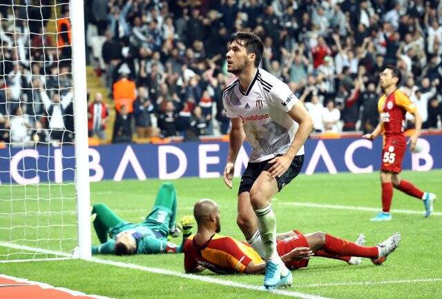 Umut Nayir golü attı, maç sonu 3'lüsünü çektirdi!