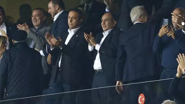 Vedat Muriç'in golünden sonra Ali Koç kendinden geçti! Vedat Muriç'in golünden sonra Ali Koç kendinden geçti!