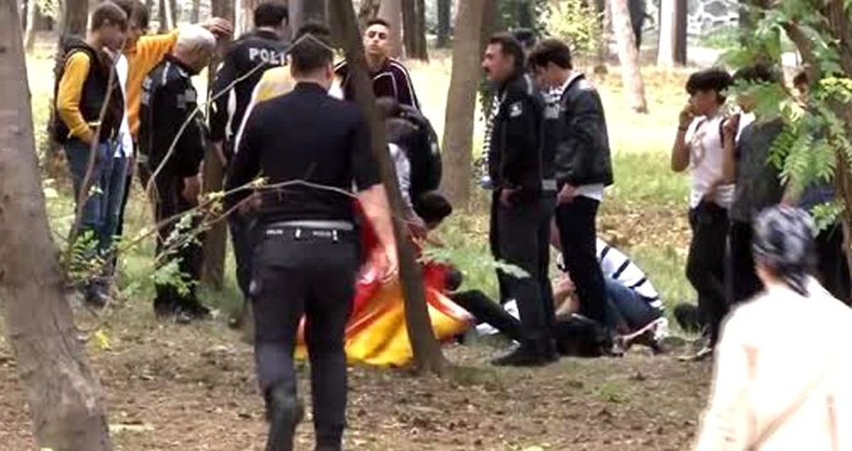 Bakırköy'de öğrenciler arasında 'yan baktın' kavgası: 2 yaralı