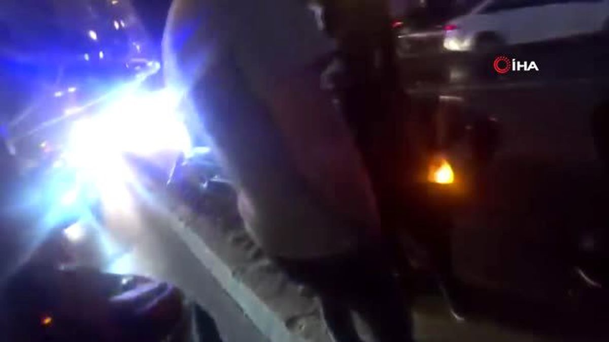 Beylikdüzü'nde iki aracın karıştığı kazada 3 kişi yaralandı