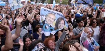 Ekonomik krizle boğuşan Arjantin'de seçimi merkez solun adayı Alberto Fernandez kazandı