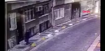 Acıbadem Mahallesi: Hırsızın apartmanın 2. katına 'örümcek adam' gibi tırmanması kamerada Acıbadem Mahallesi: Hırsızın apartmanın 2. katına 'örümcek adam' gibi tırmanması kamerada