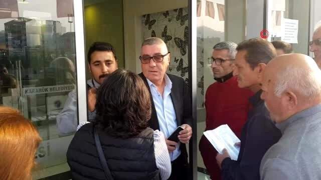 MHP'li Başkan, işe geç gelen işçi ve memurları belediye almayarak kapıları kapattı