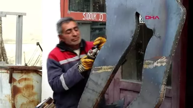 Sivas demirci ustası, 4 metrelik atatürk anıtı yaptı Sivas demirci ustası, 4 metrelik atatürk anıtı yaptı