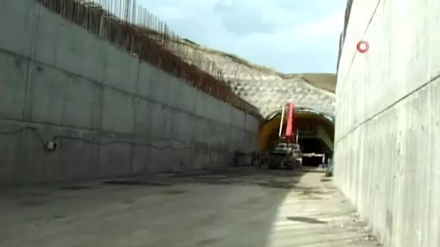 Ulgar Dağı Tüneli'nde çalışmalar devam ediyor