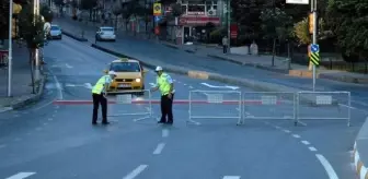 Sofular: 29 Ekim Cumhuriyet Bayramı kutlamaları nedeniyle Vatan Caddesi trafiğe kapatıldı Sofular: 29 Ekim Cumhuriyet Bayramı kutlamaları nedeniyle Vatan Caddesi trafiğe kapatıldı