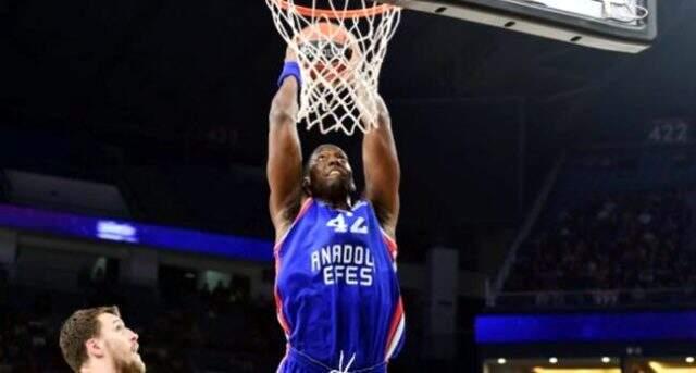 Anadolu Efes, Kızılyıldız'ı 85-70 yendi!
