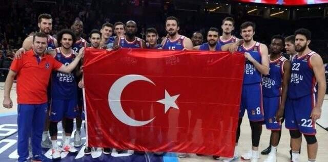 Anadolu Efes, Kızılyıldız'ı 85-70 yendi!