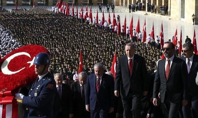 Anıtkabir Özel Defteri'ni imzalayan Erdoğan'dan barış Pınarı Harekatı vurgusu!