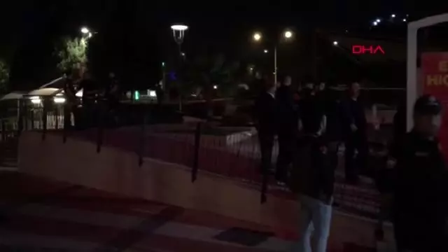 Aydın polis memuru avm'de tartıştığı kişiyi yaralayıp, intihara kalkıştı Aydın polis memuru avm'de tartıştığı kişiyi yaralayıp, intihara kalkıştı