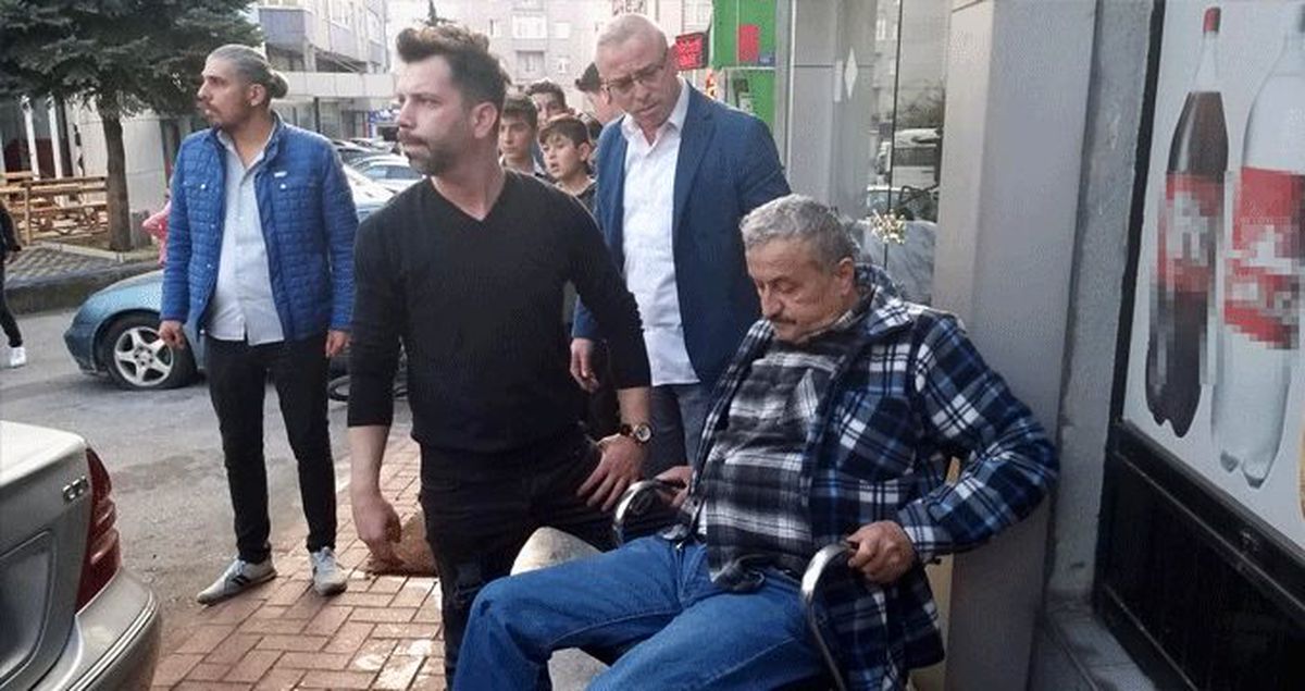 Bacaklarından vuruldu, sandalyeye oturup ambulansı bekledi! Soğukkanlılığıyla dikkat çekti