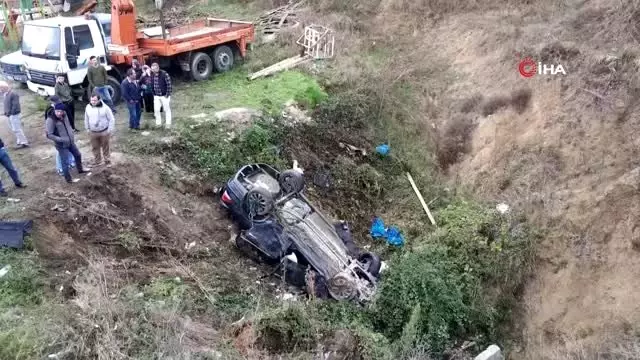 Şoförün dikkatsizliği annesinin canına mal oldu: Kazada 2 kişi hayatını kaybetti Şoförün dikkatsizliği annesinin canına mal oldu: Kazada 2 kişi hayatını kaybetti