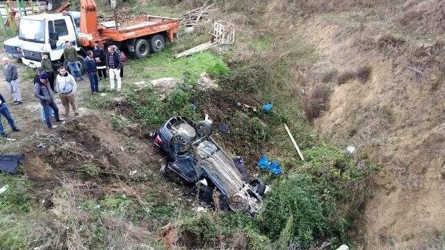 Cep telefonuyla konuşmaktan karar yedikten ardindan talihsiz kaza yaptı: iki ölü, iki yaralı