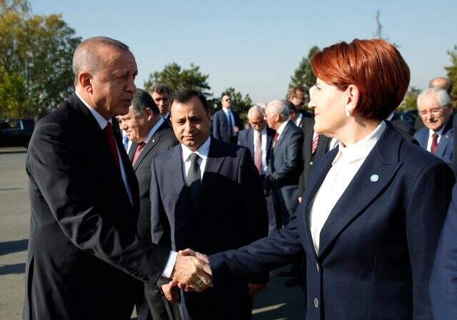Cumhurbaşkanı Erdoğan, Anıtkabir'de CHP heyeti ile tokalaşmadı