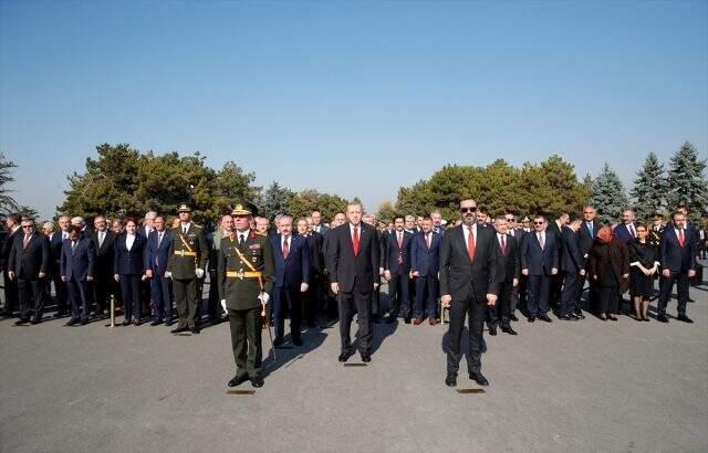 Cumhuriyet 96 yaşında! hükümet erkanı Ata'nın huzuruna çıktı