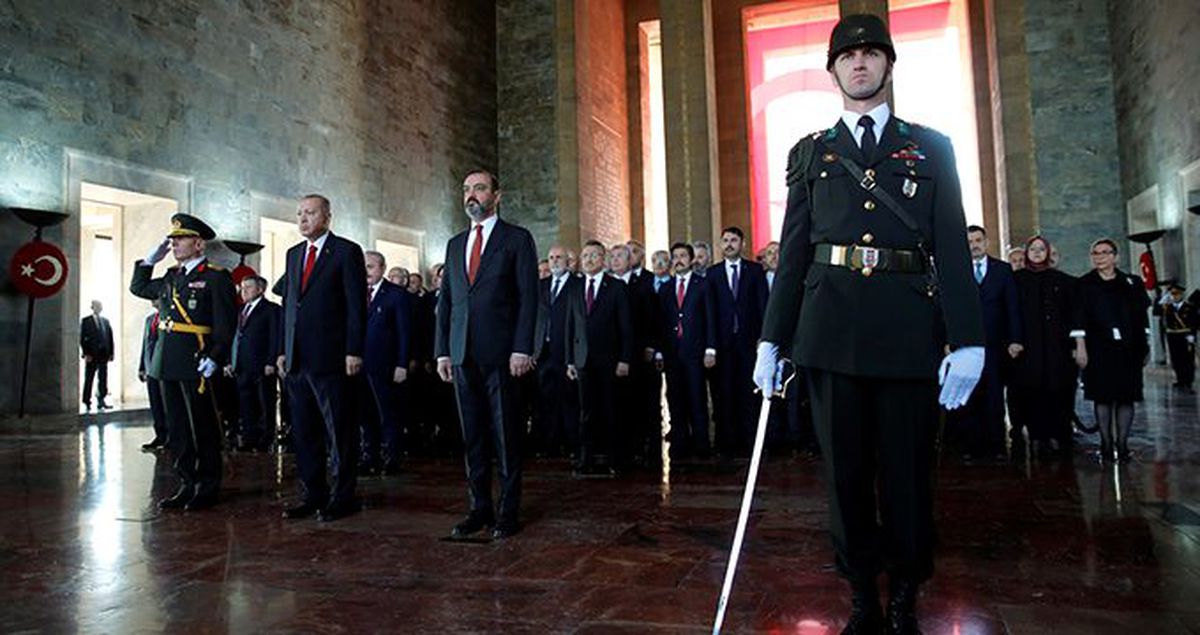 Cumhuriyet 96 yaşında! Devlet erkanı Ata'nın huzuruna çıktı