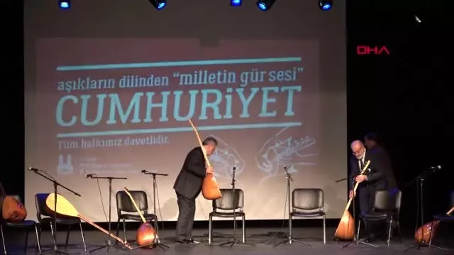 Erzurum halk ozanları 'cumhuriyet' için söyledi Erzurum halk ozanları 'cumhuriyet' için söyledi