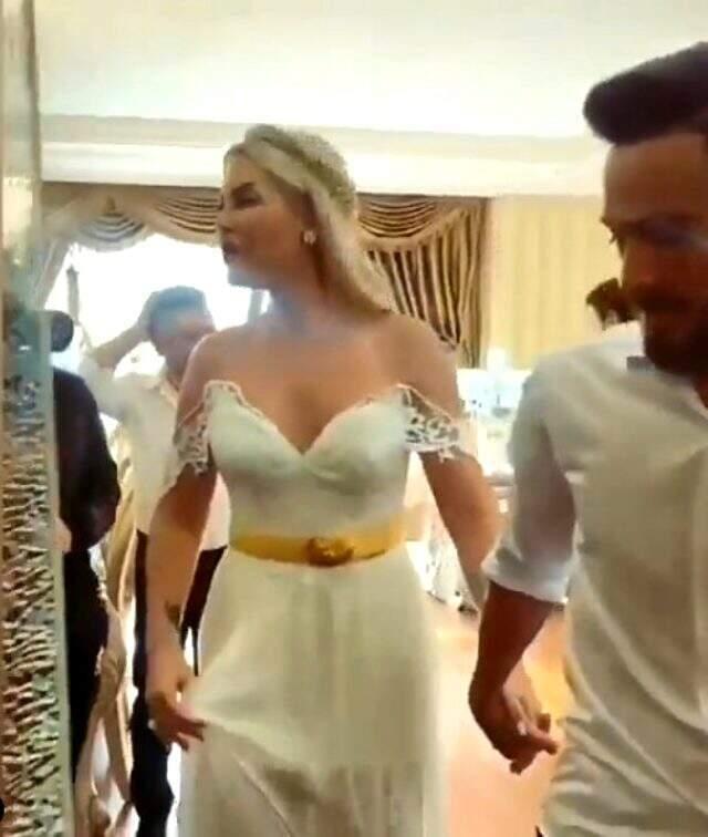Selin Ciğerci'den Demet Akalın paylaşımı: Aramıza kara kedi girdi