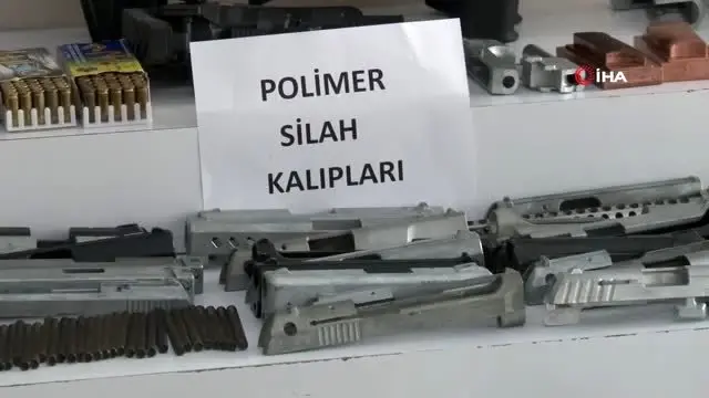 Silah kaçakçılığı operasyonunda 3'ü polis 17 şüpheli tutuklandı Silah kaçakçılığı operasyonunda 3'ü polis 17 şüpheli tutuklandı