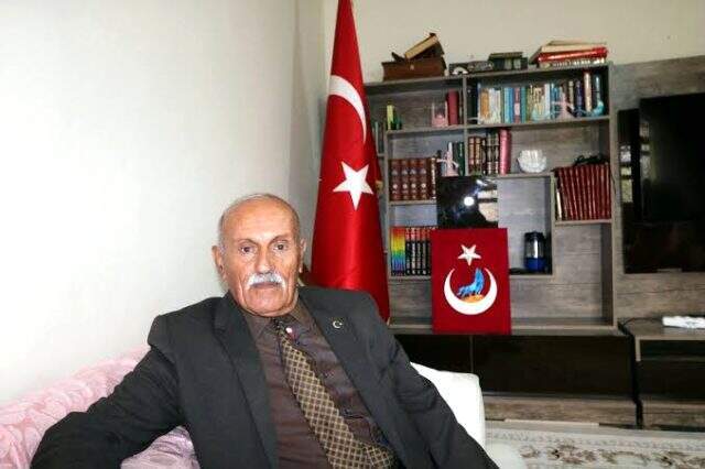 Tehditlere rağmen 35 yıldır Türk bayrağını dalgalandıran Tahir Öztepe, 29 Ekim resepsiyonuna davet edildi