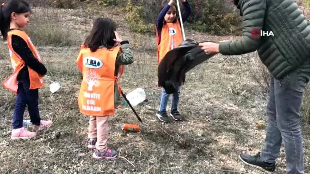 Babasıyla yol kenarına atılan çöpleri toplayan Zeynep'e Konyalı firma çöp toplama aparatı hediye...